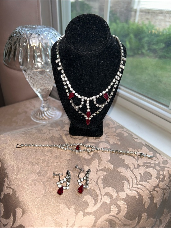 Source Unknown Jewelry - Elegant Vintage Ruby Teardrop Crystal Necklace Set - Red
